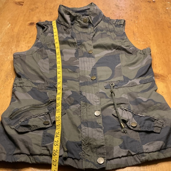 YMI Camouflage Vest - Picture 7 of 10